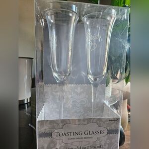 Amscan White Drinkware Set for Elegant Dining